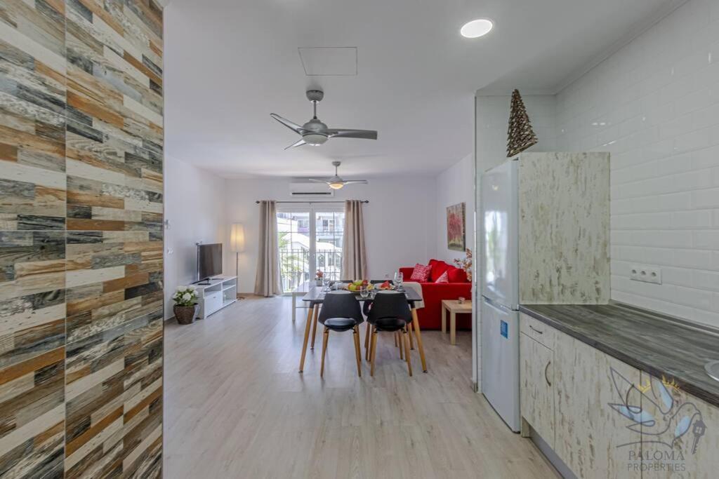 Benalroma Spacious Apartment 50 Mt From The Beach Benalmádena Eksteriør billede